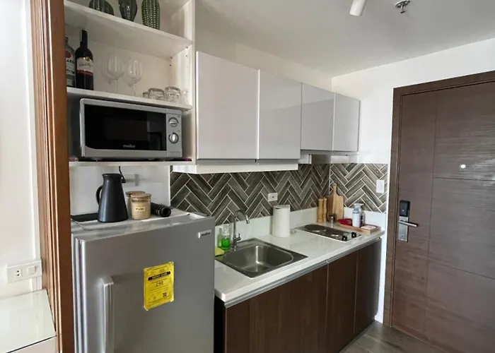 Apartment Muji-inspired Home-tel In The Heart Of Makati *